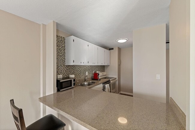 Building Photo - 19 S 1st St