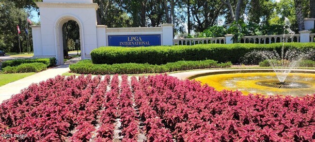 Building Photo - 284 Links Ter Blvd