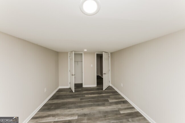 Building Photo - 3539 Meadowview Dr