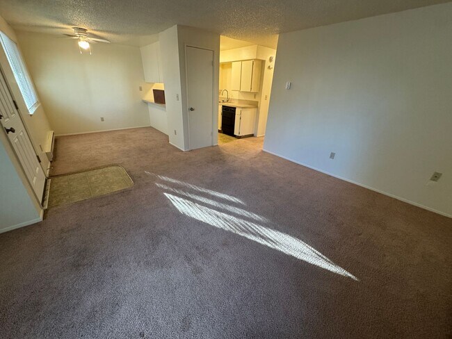Building Photo - (858) FoxFire - 2 Bedroom / 1 Bathroom