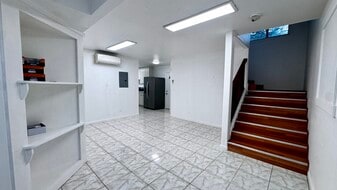 Building Photo - 1128 Elm St