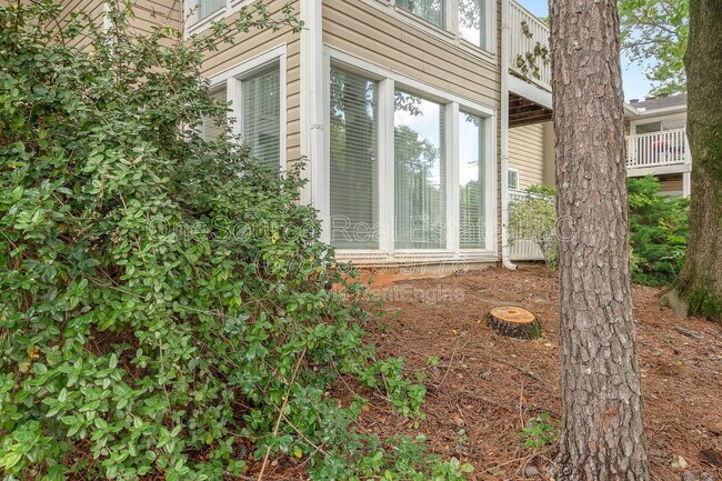 Building Photo - 1305 Augusta Dr