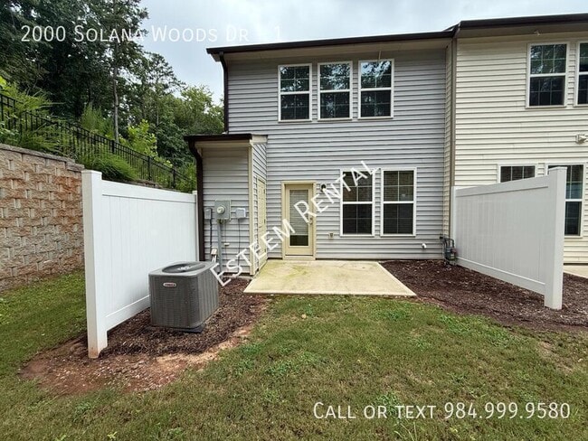 Building Photo - 2000 Solana Wds Dr