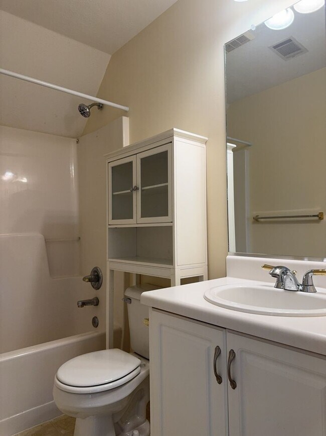 Building Photo - Beautiful Home in Martinez!