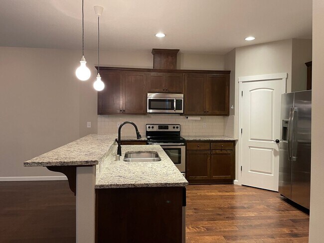 Building Photo - Spacious 3 Bedroom Home with Fenced Yard, Patio, and 2-Car Garage Near Mill Plain.