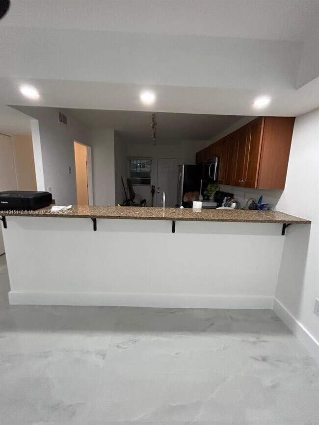 Building Photo - 1750 NE 191st St