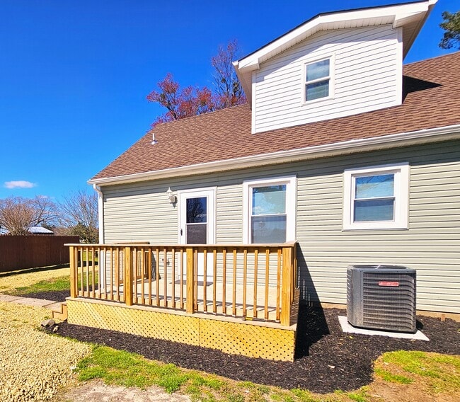 Building Photo - 1840 Cedar Hall Rd