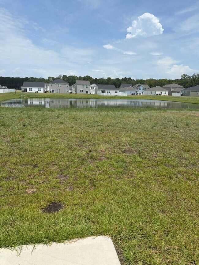 Building Photo - 306 Salvia St
