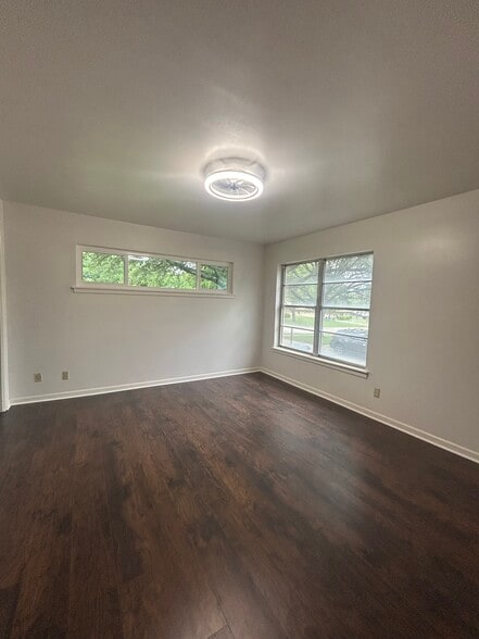 Building Photo - 110 Northaven Dr