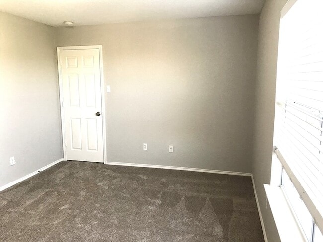 Building Photo - 4956 Thorn Hollow Dr