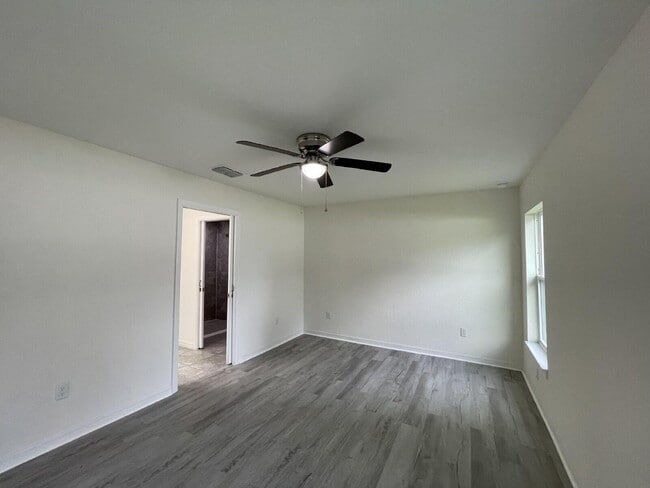 Building Photo - Move-In Ready! Beautiful 3BR/2BA with New Flooring & Fresh Paint