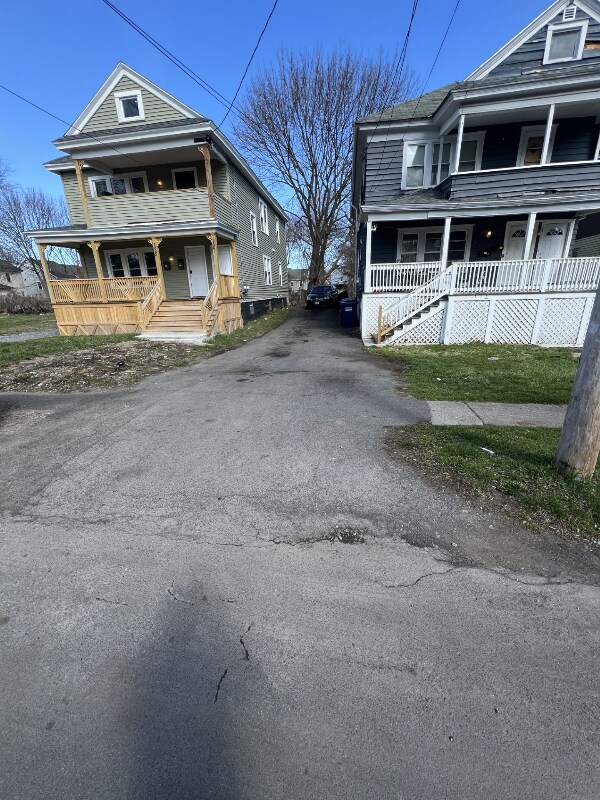 Building Photo - 131 Hope Ave