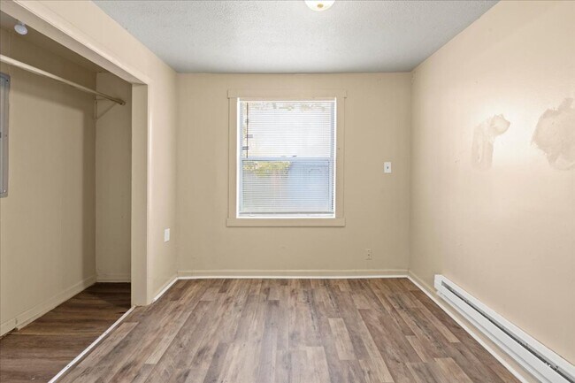 Building Photo - 4159 N Ridgeview Dr