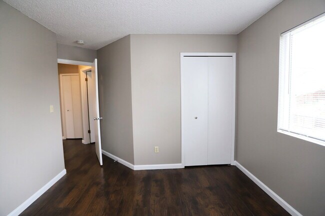 Building Photo - Beautifully Updated Split-Level Home with ...