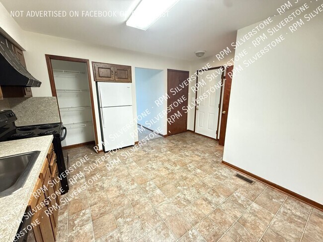Building Photo - 5441 Patricia Ave