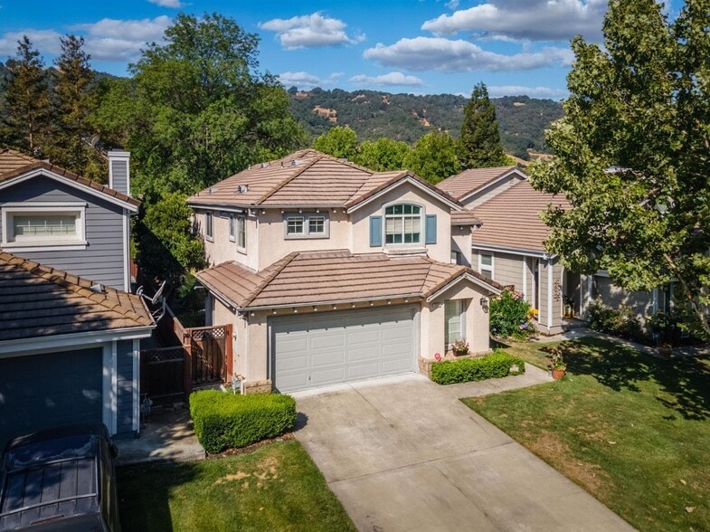 Building Photo - 2532 Tapestry Way