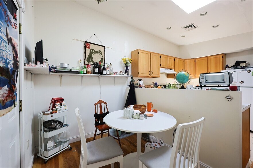 Primary Photo - 35 Adamson St