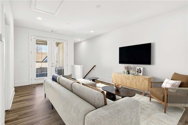 Building Photo - 1338 Booth Ave NW