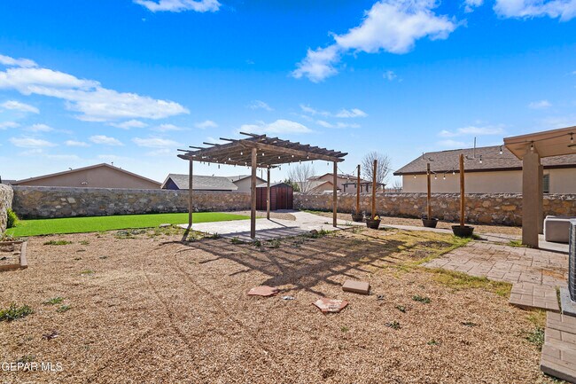 Building Photo - 10720 Canyon Sage Dr