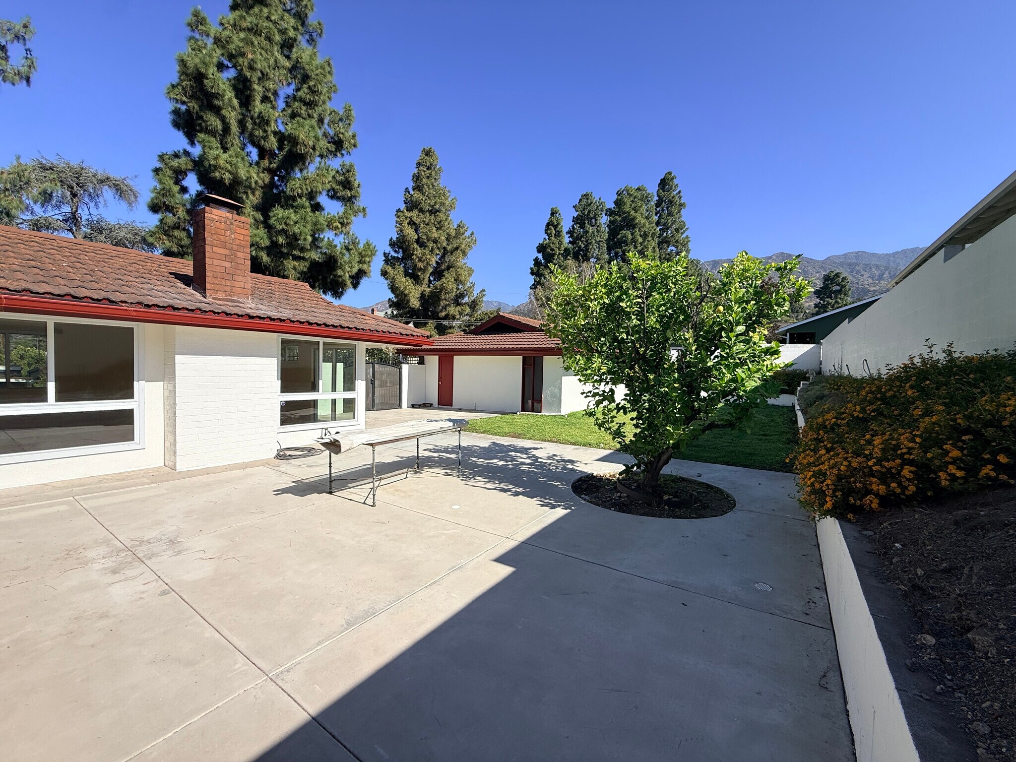Building Photo - 410 N Canyon Blvd