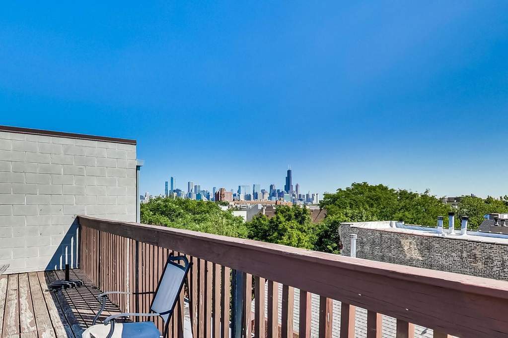 Rooftop City View - 1801 W Thomas St