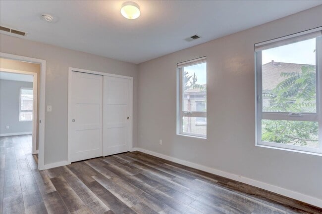 Building Photo - 867 20th St