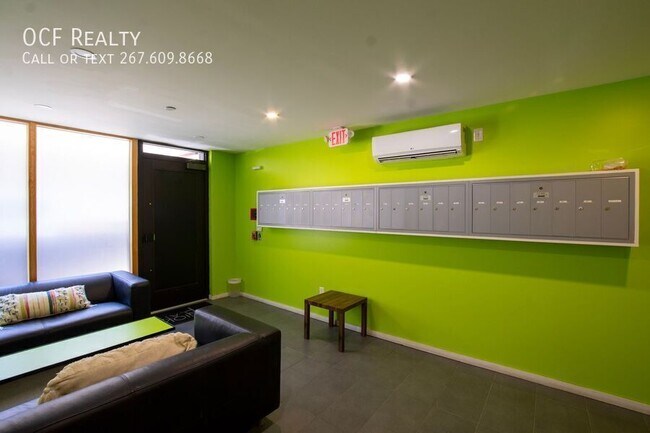 Building Photo - 152-58 W Laurel Street-208