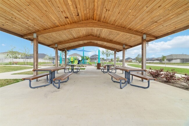 Building Photo - 21430 Poppy Pk Ave