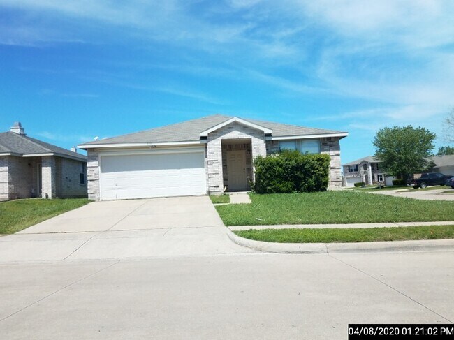 Primary Photo - 900 Rose Crystal Way