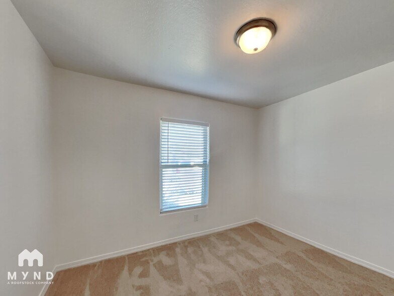 Building Photo - 953 Kachina Dr