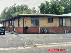 Building Photo - Close to CMU, Hospital &amp; Shopping
