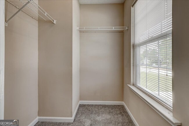Building Photo - 1475 Trafalgar Way