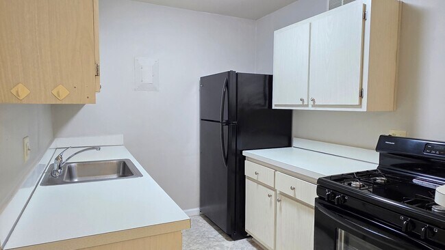 Building Photo - 1700 SW 16th Ct