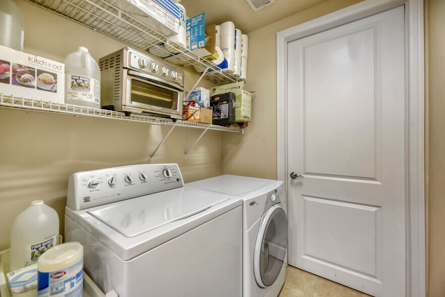 In Unit Laundry Room - 1100 N Grant St