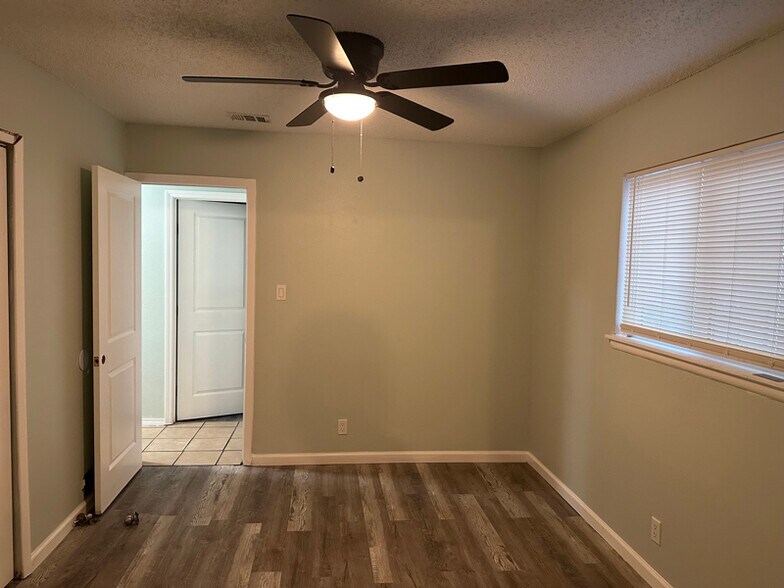 Building Photo - 9003 Perma Ln