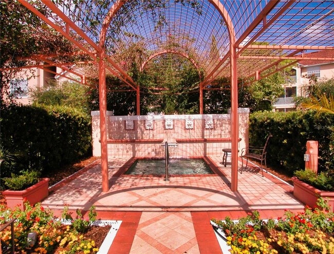 Building Photo - 4102 Central Sarasota Pkwy