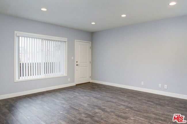 Building Photo - 1451 E Wilson Ave