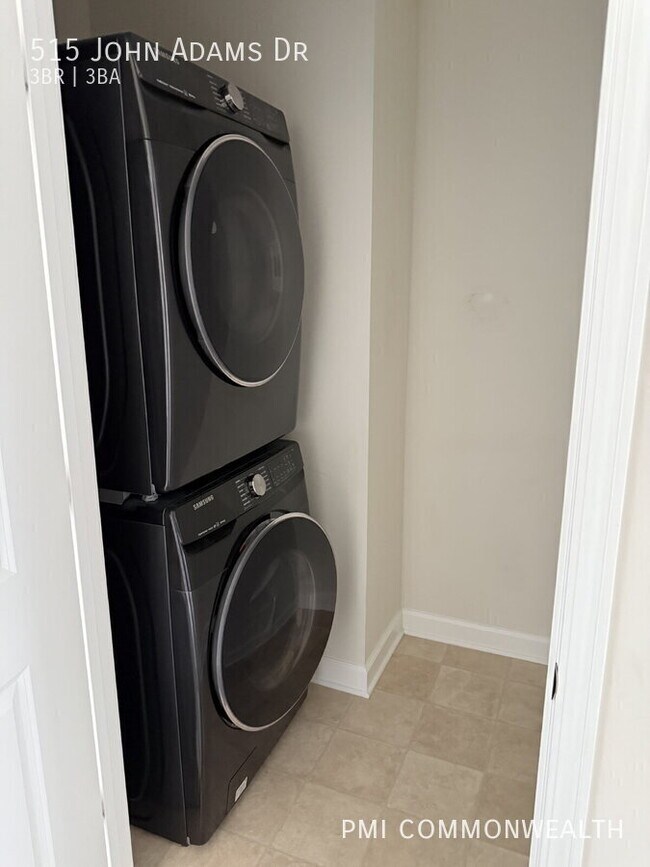 Building Photo - 515 John Adams Dr NW