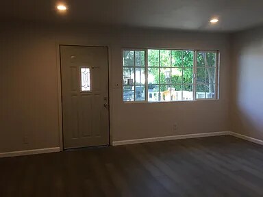 Building Photo - 427 Mignot Ln