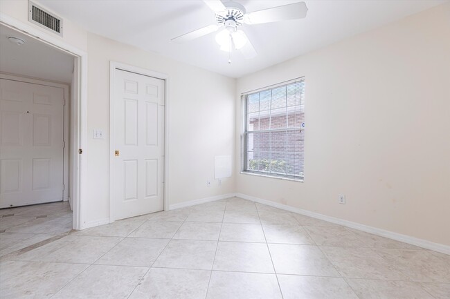 Building Photo - 6670 Ilex Cir