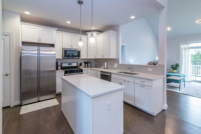 Building Photo - 2544 Oxford Cir