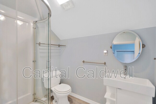 Building Photo - 911 S Rome Ave