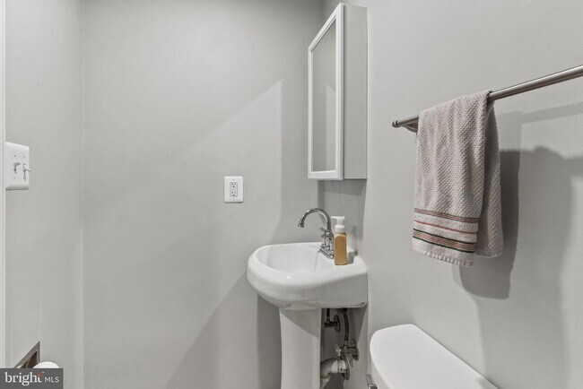 Building Photo - 6018 River Birch Ct