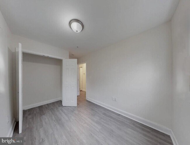 Building Photo - 4230 6th St SE