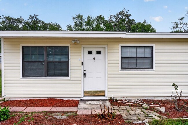 Building Photo - 255 Woodside Dr