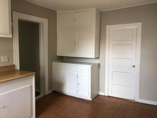 Building Photo - 7807 Wentworth Avenue #Up