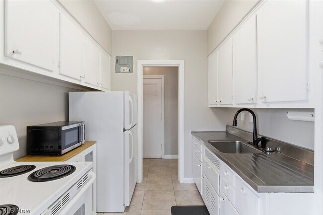 Building Photo - 15820 Van Aken Blvd