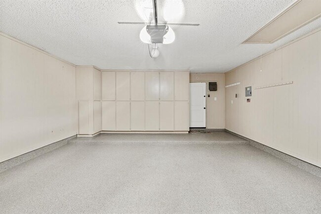 Building Photo - 8346 Summerwood Dr