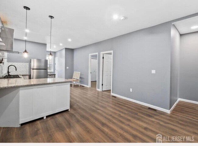 Building Photo - 487 S 17th St