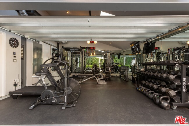 Building Photo - 8538 Eastwood Rd